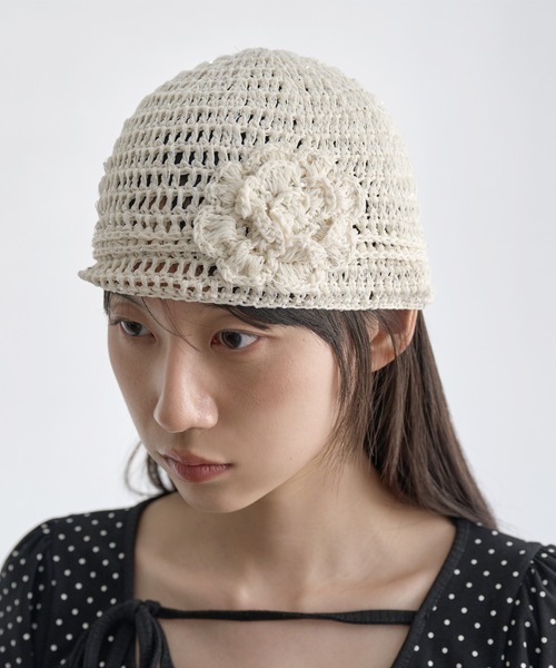 UNE MANSION(ユヌマンション)の「キラキララメラブリーフラワーワッペンサマーニット帽(キャップ・レディース・ブラック/ホワイト/ピンク・ONE SIZE)」の2枚目の写真