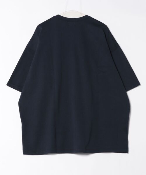 a.p.o.v.(エーピーオービー)の「a.p.o.v. ロゴパッチワーク&カレッジプリントオーバーサイズTシャツ(Tシャツ/カットソー・メンズ・ホワイト/ネイビー・ONESIZE)」の3枚目の写真
