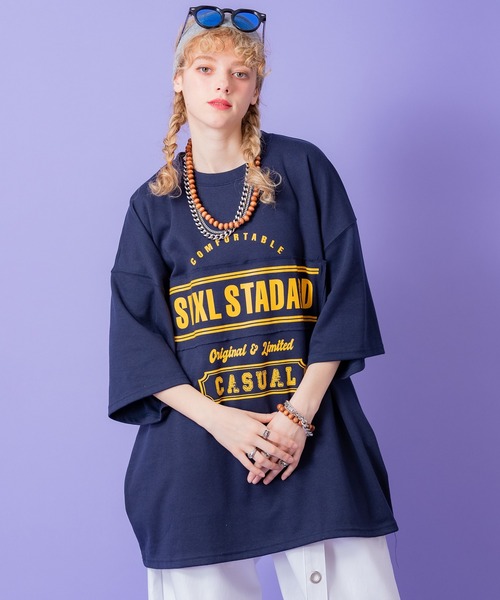 a.p.o.v.(エーピーオービー)の「a.p.o.v. ロゴパッチワーク&カレッジプリントオーバーサイズTシャツ(Tシャツ/カットソー・メンズ・ホワイト/ネイビー・ONESIZE)」の2枚目の写真