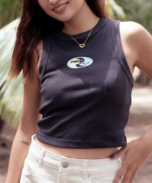ROXY(ロキシー)の「ICONIC DAYS/ロキシーショート丈(短丈)ロゴタンクトップ(タンクトップ・レディース・ブラック系その他・X-SMALL/SMALL/MEDIUM)」の1枚目の写真