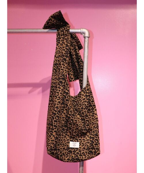 jouetie（ジュエティ）の「パターンリボントートバッグ（トートバッグ・レディース・ブラウン/レッド・FREE）」の6枚目の写真