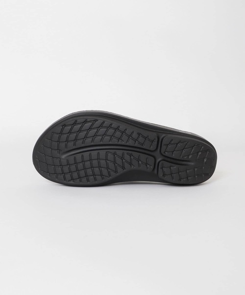 OOFOS(ウーフォス)の「OOFOS OOlala(サンダル・レディース・ブラック・8/7/6)」の5枚目の写真