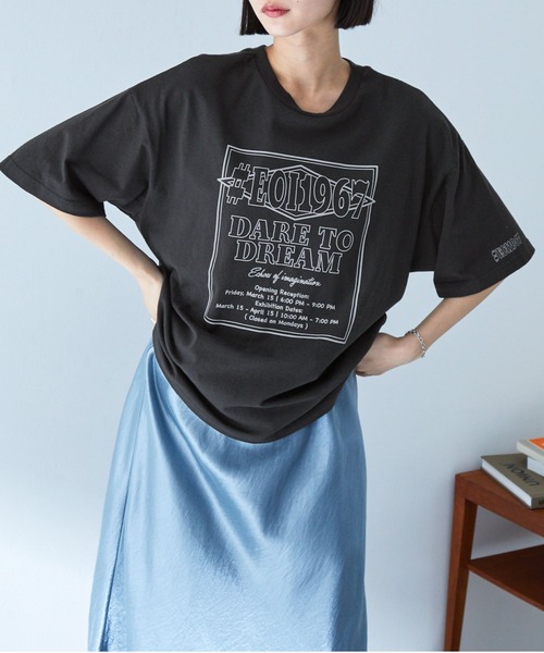 MONO-MART（モノマート）の「2WAYリバーシブル ポスターデザイングラフィック半袖Tシャツ（Tシャツ/カットソー・レディース・アイボリー/オフホワイト/ピンク系/スミクロ/ネイビー/ブラック系/オートミール・M/L）」の3枚目の写真