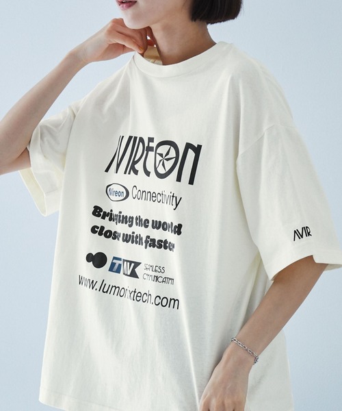 MONO-MART（モノマート）の「2WAYリバーシブル ポスターデザイングラフィック半袖Tシャツ（Tシャツ/カットソー・レディース・アイボリー/オフホワイト/ピンク系/スミクロ/ネイビー/ブラック系/オートミール・M/L）」の2枚目の写真