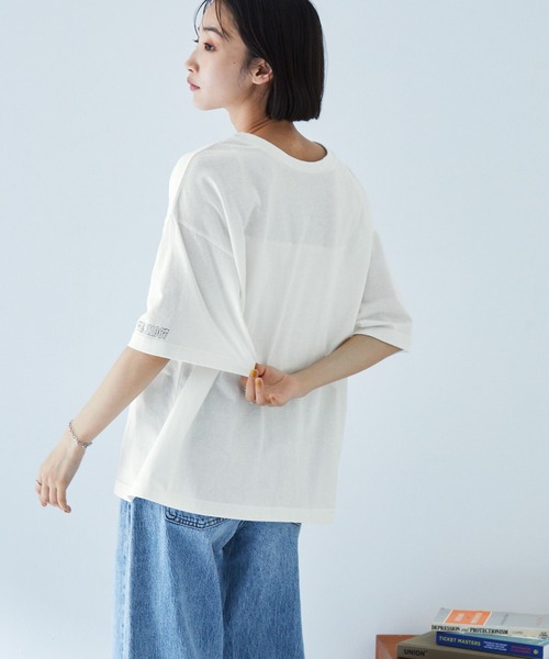 MONO-MART（モノマート）の「2WAYリバーシブル ポスターデザイングラフィック半袖Tシャツ（Tシャツ/カットソー・レディース・アイボリー/オフホワイト/ピンク系/スミクロ/ネイビー/ブラック系/オートミール・M/L）」の12枚目の写真