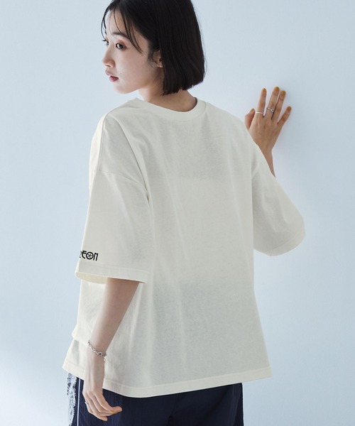 MONO-MART（モノマート）の「2WAYリバーシブル ポスターデザイングラフィック半袖Tシャツ（Tシャツ/カットソー・レディース・アイボリー/オフホワイト/ピンク系/スミクロ/ネイビー/ブラック系/オートミール・M/L）」の17枚目の写真