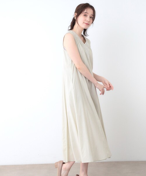 LAURA ASHLEY(ローラアシュレイ)の「【コットン100%/インド綿/刺繍入り】Vネックワンピース(ワンピース・レディース・ベージュ/チャコールグレー/グリーン系・40/38)」の12枚目の写真