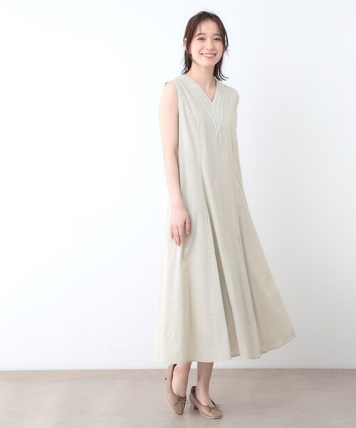 LAURA ASHLEY(ローラアシュレイ)の「【コットン100%/インド綿/刺繍入り】Vネックワンピース(ワンピース・レディース・ベージュ/チャコールグレー/グリーン系・40/38)」の13枚目の写真