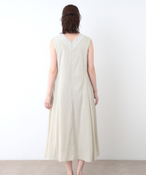 LAURA ASHLEY(ローラアシュレイ)の「【コットン100%/インド綿/刺繍入り】Vネックワンピース(ワンピース・レディース・ベージュ/チャコールグレー/グリーン系・40/38)」の18枚目の写真