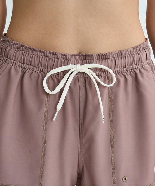 ROXY(ロキシー)の「COASTLINE /ロキシーボードショーツ(水着)(水着・レディース・ベージュ/ブラック・SMALL/MEDIUM/LARGE)」の7枚目の写真
