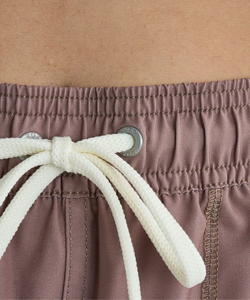 ROXY(ロキシー)の「COASTLINE /ロキシーボードショーツ(水着)(水着・レディース・ベージュ/ブラック・SMALL/MEDIUM/LARGE)」の8枚目の写真