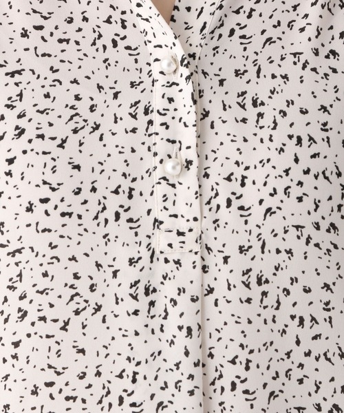 Elura（エルーラ）の「サラサラ着映えスキッパーチュニック/491472（シャツ/ブラウス・レディース・ライトイエロー/ブラック系その他/ライトブルー/ネイビー・FREE）」の7枚目の写真