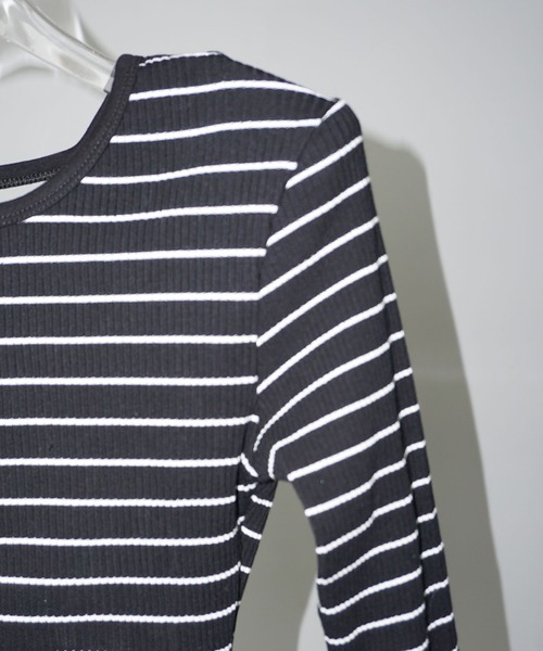 chuclla（チュクラ）の「ショルダーパッド オープンバックボーダーロンT chw25a002（Tシャツ/カットソー・レディース・ブラック×ホワイト・FREE）」の11枚目の写真