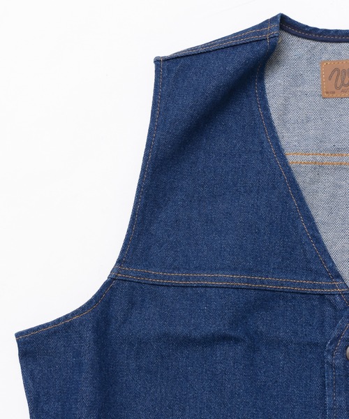 Wrangler（ラングラー）の「［Wrangler ラングラー］UNLINED DENIM VEST IN PREWASHED デニムジレベスト（ベスト・メンズ・インディゴブルー・S/M/L/XL）」の3枚目の写真