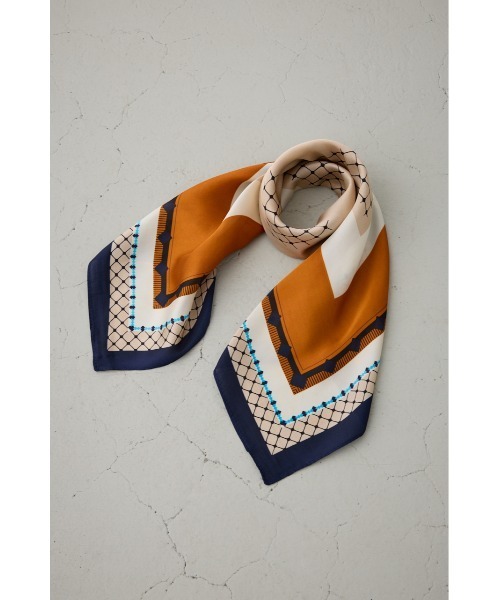 AZUL by moussy（アズールバイマウジー）の「幾何柄大判スカーフ（バンダナ/スカーフ・レディース・ブルー系その他3・FREE）」の2枚目の写真