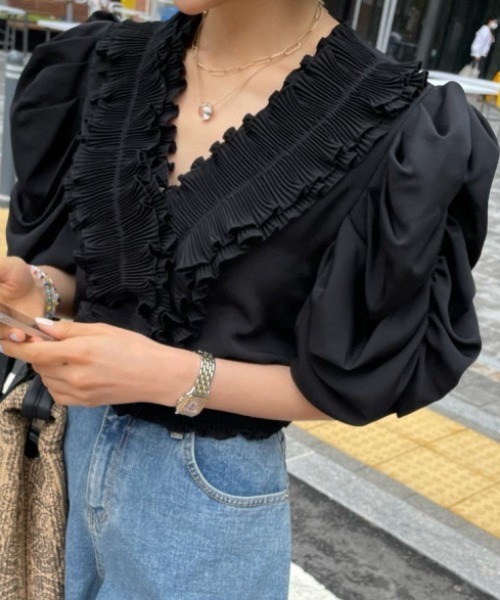 Aelina(エリナ)の「Vネックパフスリーブフリルトップス(その他トップス・レディース・ブラック/ホワイト・F)」の15枚目の写真