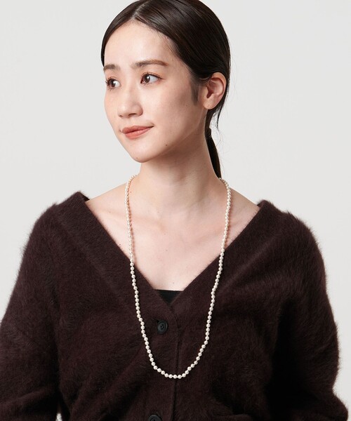 UNITED ARROWS（ユナイテッドアローズ）の「イミテーションパール ノット ネックレス（ネックレス・レディース・ホワイト・FREE）」の4枚目の写真