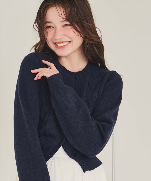 titivate(ティティベイト)の「ケーブルデザインニットカーディガン(カーディガン/ボレロ・レディース・ライトブルー/キャメル/ネイビー/オフホワイト・M/L)」の4枚目の写真