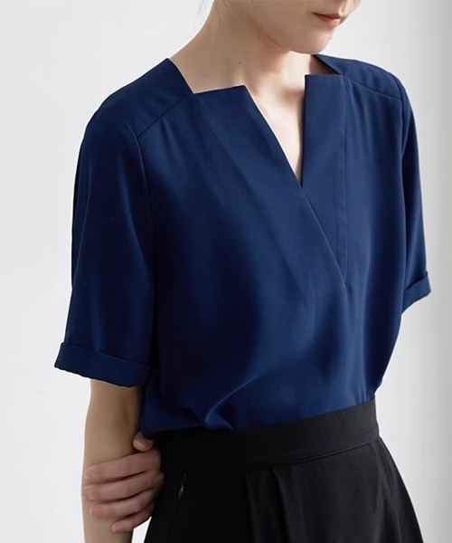 Beststore(ベストストア)の「キーネック 半袖 シャツブラウス(シャツ/ブラウス・レディース・ライトベージュ/ライトグリーン/カーキ/ネイビー/マスタード/スカイブルー/ブラック・M/L)」の1枚目の写真