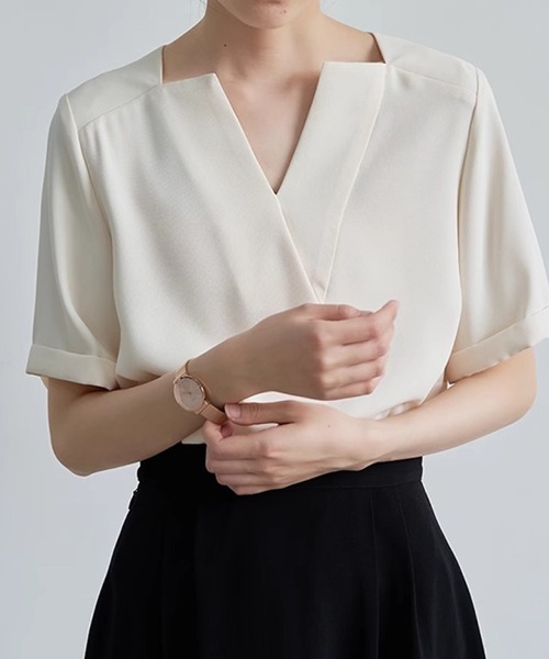 Beststore(ベストストア)の「キーネック 半袖 シャツブラウス(シャツ/ブラウス・レディース・ライトベージュ/ライトグリーン/カーキ/ネイビー/マスタード/スカイブルー/ブラック・M/L)」の3枚目の写真