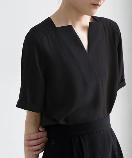 Beststore(ベストストア)の「キーネック 半袖 シャツブラウス(シャツ/ブラウス・レディース・ライトベージュ/ライトグリーン/カーキ/ネイビー/マスタード/スカイブルー/ブラック・M/L)」の2枚目の写真