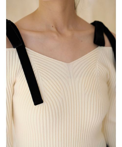 SNIDEL(スナイデル)の「ショルダーリボンオフショルニットプルオーバー(ニット/セーター・レディース・ピンク/グレー/アイボリー・F)」の13枚目の写真