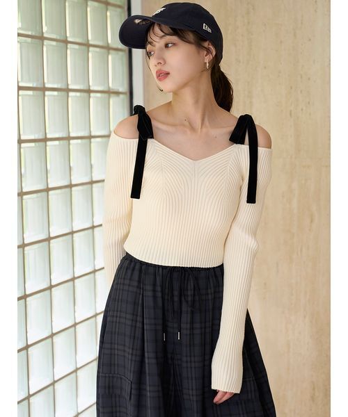 SNIDEL(スナイデル)の「ショルダーリボンオフショルニットプルオーバー(ニット/セーター・レディース・ピンク/グレー/アイボリー・F)」の19枚目の写真