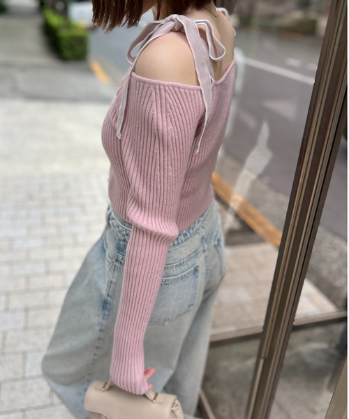 SNIDEL(スナイデル)の「ショルダーリボンオフショルニットプルオーバー(ニット/セーター・レディース・ピンク/グレー/アイボリー・F)」の9枚目の写真
