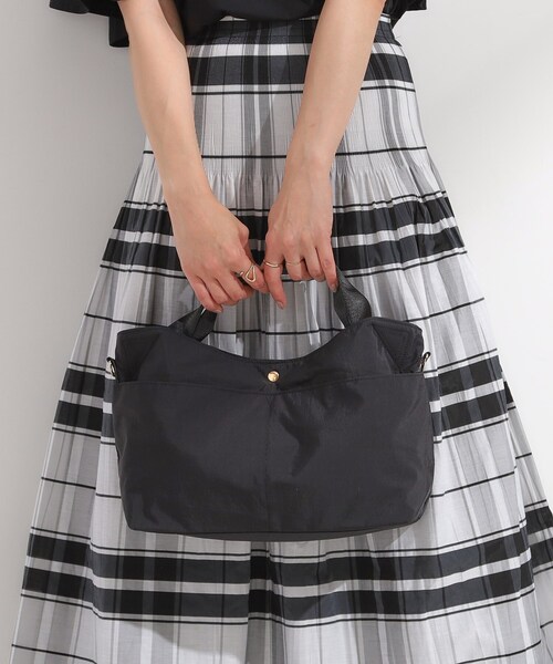 SHOO・LA・RUE（シューラルー）の「【撥水】2WAY口元くったりトートバッグ（トートバッグ・レディース・ワインレッド/ブラック/ブラウン系その他・00）」の2枚目の写真