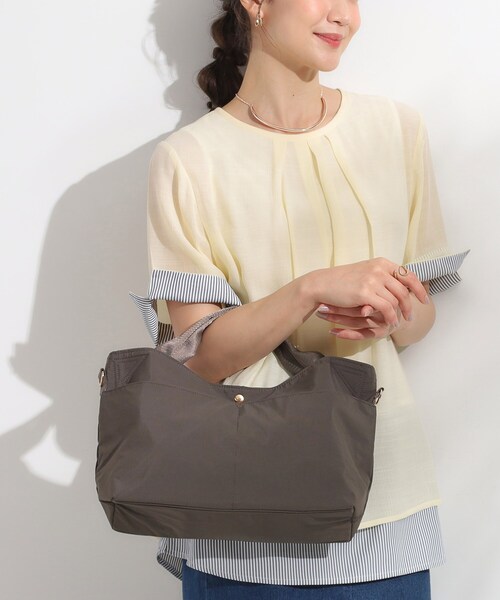 SHOO・LA・RUE（シューラルー）の「【撥水】2WAY口元くったりトートバッグ（トートバッグ・レディース・ワインレッド/ブラック/ブラウン系その他・00）」の19枚目の写真