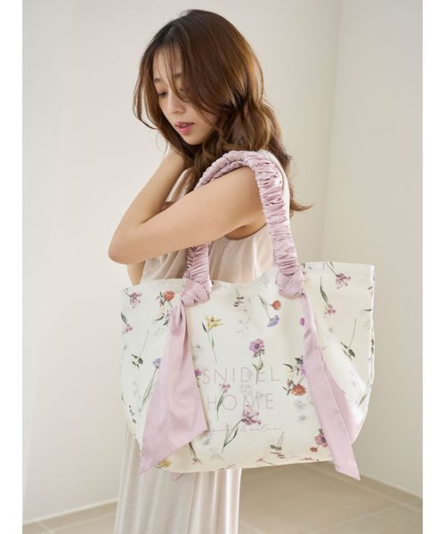 SNIDEL HOME(スナイデルホーム)の「オーガニックキャンバストート -BIG-(FLOWER)(トートバッグ・レディース・ブラック/ピンク・F)」の7枚目の写真