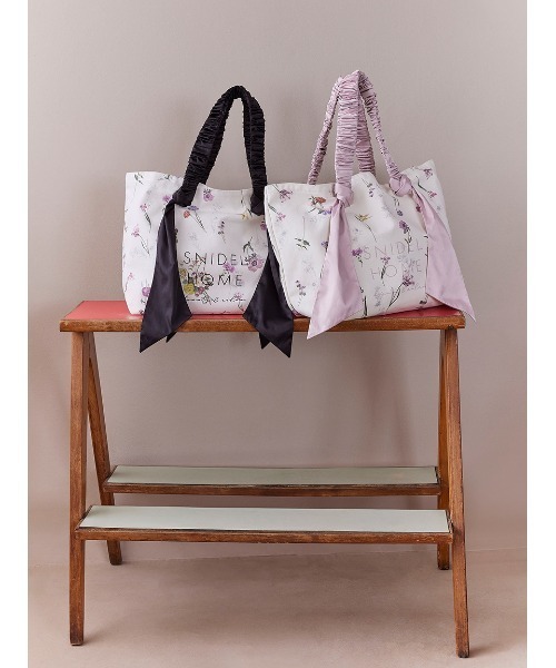 SNIDEL HOME(スナイデルホーム)の「オーガニックキャンバストート -BIG-(FLOWER)(トートバッグ・レディース・ブラック/ピンク・F)」の3枚目の写真