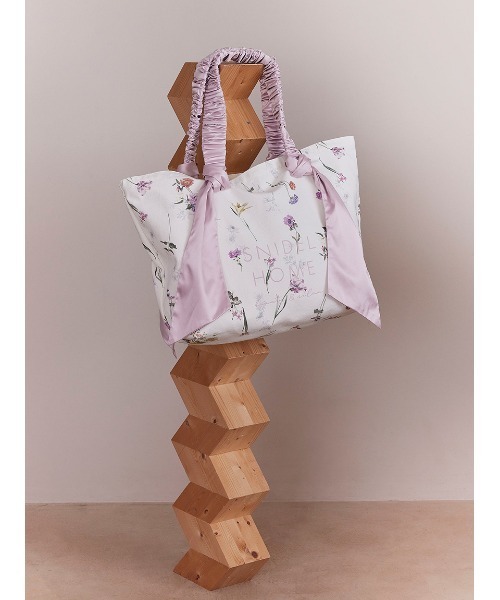 SNIDEL HOME(スナイデルホーム)の「オーガニックキャンバストート -BIG-(FLOWER)(トートバッグ・レディース・ブラック/ピンク・F)」の5枚目の写真
