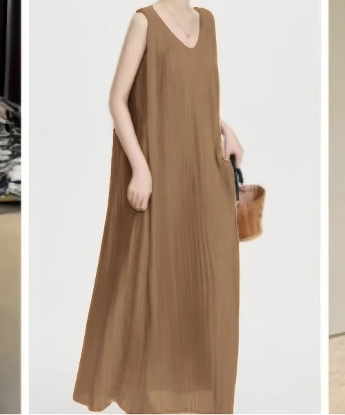 Aelina(エリナ)の「プリーツノースリーブワンピース(ワンピース・レディース・ホワイト/ブラック/ベージュ/グレー/キャメル・F)」の12枚目の写真