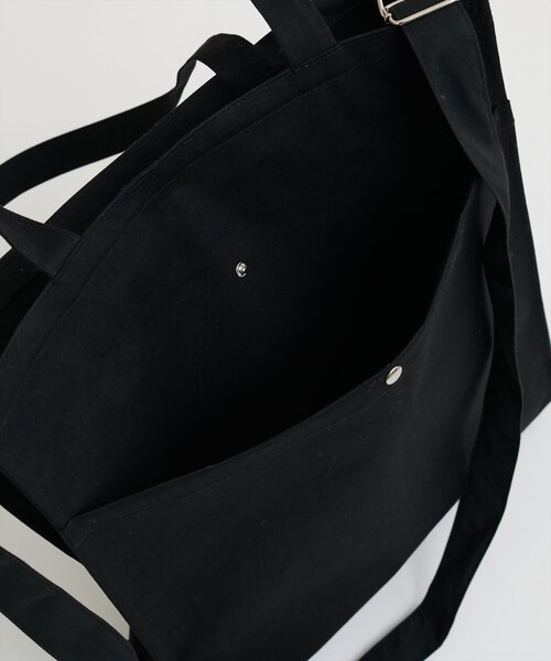 natural couture(ナチュラルクチュール)の「【WEB限定】カラフル遠征バッグ(トートバッグ・レディース・ブルー/オフホワイト/ブラック・FREE)」の4枚目の写真