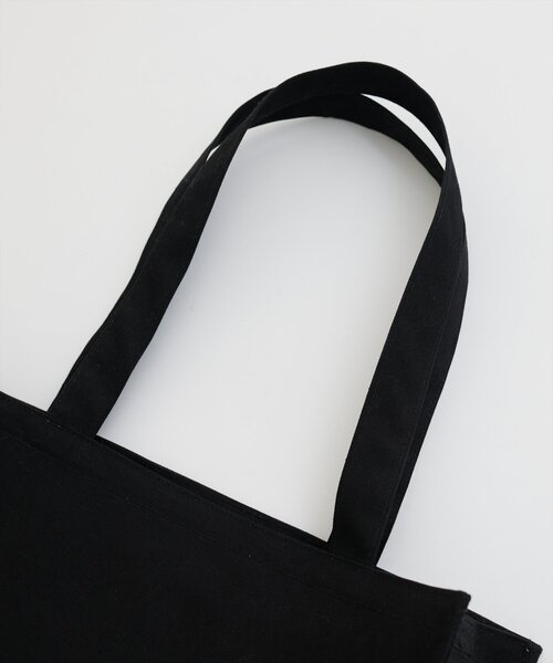 natural couture(ナチュラルクチュール)の「【WEB限定】カラフル遠征バッグ(トートバッグ・レディース・ブルー/オフホワイト/ブラック・FREE)」の6枚目の写真