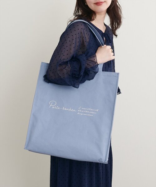 natural couture(ナチュラルクチュール)の「【WEB限定】カラフル遠征バッグ(トートバッグ・レディース・ブルー/オフホワイト/ブラック・FREE)」の11枚目の写真