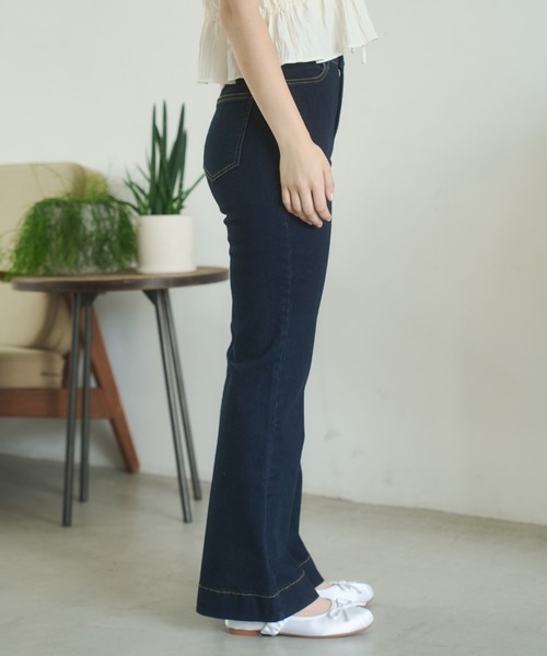 REMOON（リムーン）の「フレアデニムパンツ（デニムパンツ・レディース・ネイビー/ブルー・MEDIUM/SMALL）」の15枚目の写真