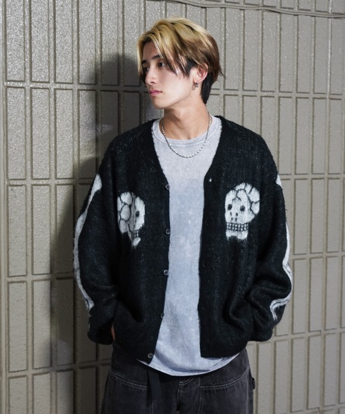 THRIFTY LOOK(スリフティールック)の「THRIFTY LOOK / スリフティールック RAGLAN SLEEVE SOUVENIR CARDIGAN スーベニアデザイン ラグランスリーブ カーディガン モヘアタッチ(カーディガン/ボレロ・メンズ・ブラック系その他/ブラック・SMALL/MEDIUM/LARGE)」の1枚目の写真