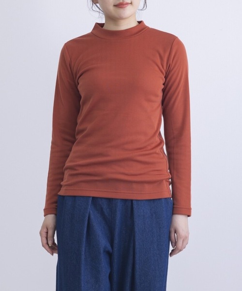 BACKYARD FAMILY(バックヤードファミリー)の「ひまわりオイル加工 ハイネック長袖(Tシャツ/カットソー・レディース・イエロー/パープル/ブルー/ピンク/チャコール/オフホワイト/ラベンダー/ブラウン/テラコッタ・M/LL/L)」の4枚目の写真
