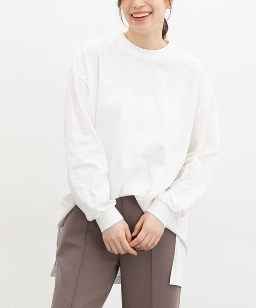Honeys(ハニーズ)の「ゆるチュニックTシャツ(Tシャツ/カットソー・レディース・キャメル/ブラック/グレイッシュベージュ/オフホワイト/スミクロ・F)」の1枚目の写真
