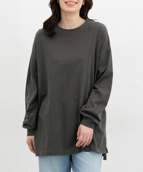 Honeys(ハニーズ)の「ゆるチュニックTシャツ(Tシャツ/カットソー・レディース・キャメル/ブラック/グレイッシュベージュ/オフホワイト/スミクロ・F)」の3枚目の写真