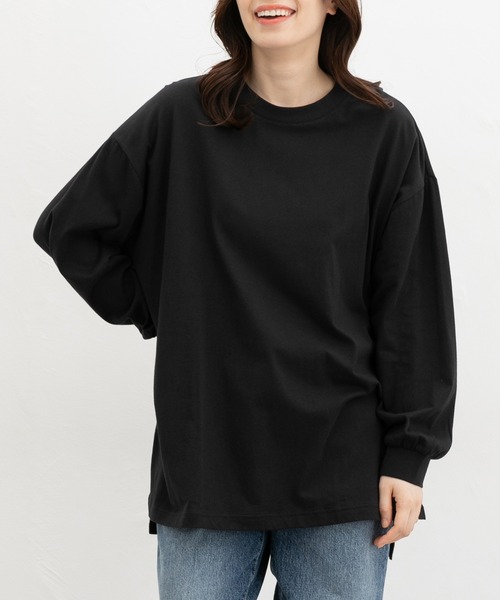 Honeys(ハニーズ)の「ゆるチュニックTシャツ(Tシャツ/カットソー・レディース・キャメル/ブラック/グレイッシュベージュ/オフホワイト/スミクロ・F)」の2枚目の写真