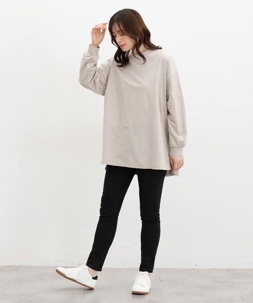 Honeys(ハニーズ)の「ゆるチュニックTシャツ(Tシャツ/カットソー・レディース・キャメル/ブラック/グレイッシュベージュ/オフホワイト/スミクロ・F)」の13枚目の写真