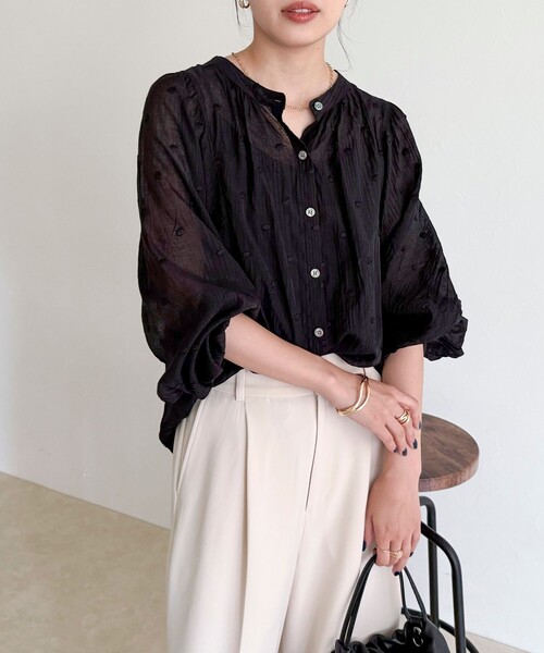 fredy emue(フレディエミュ)の「ドット刺繍2WAYブラウス(シャツ/ブラウス・レディース・ブラック/オフホワイト/イエロー・38)」の5枚目の写真