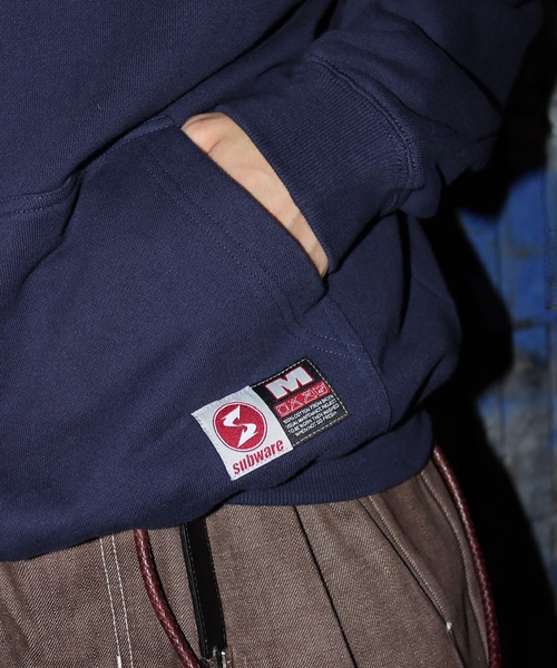 SUBWARE(サブウェア)の「SUBWARE / サブウェア STASH PIECE+TRAINCAR HOODIE(パーカー・メンズ・ネイビー・MEDIUM/LARGE)」の3枚目の写真