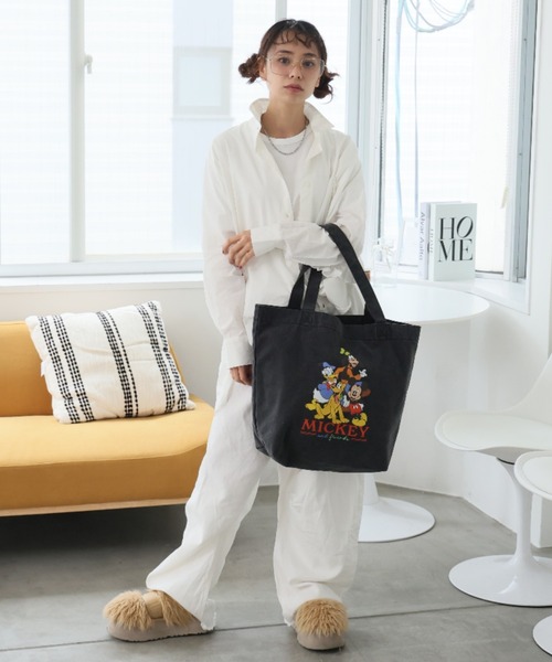 Disney（ディズニー）の「Disney ピグメントトートバッグ（トートバッグ・レディース・ブラック系その他/ブラック系その他3/ブラック系その他5/ブラック系2/ブラック系4/ブラック系その他7/ブラック系/ブラック系その他4/ブラック系その他6/ブラック系1/ブラック系3/ブラック/ブラック系その他2・FREE）」の3枚目の写真