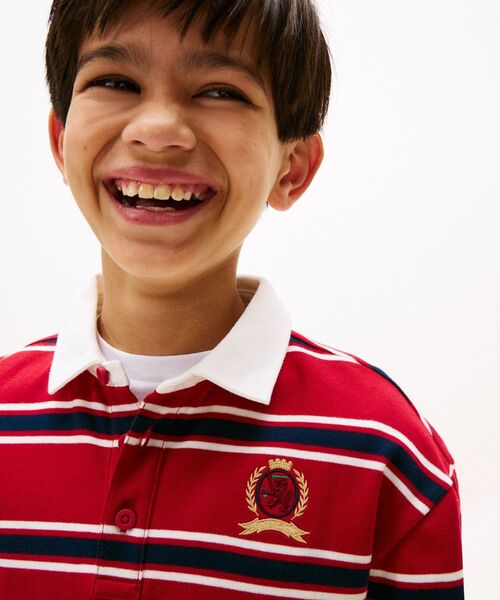TOMMY HILFIGER（トミーヒルフィガー）の「BOYS インターロックボーダーラガーポロシャツ（ポロシャツ・キッズ・レッド・160cm/140cm/150cm/130cm）」の2枚目の写真