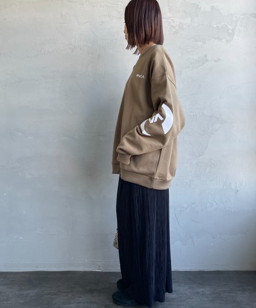 RVCA（ルーカ）の「【WEB限定】[RVCA/ルーカ] STACKHOUSE CR バックプリント クルーネックスウェット【追加】（スウェット・レディース・ブラック/オフホワイト/キャメル・M/L/XL）」の8枚目の写真