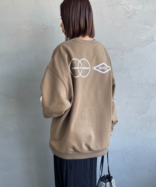 RVCA（ルーカ）の「【WEB限定】[RVCA/ルーカ] STACKHOUSE CR バックプリント クルーネックスウェット【追加】（スウェット・レディース・ブラック/オフホワイト/キャメル・M/L/XL）」の18枚目の写真